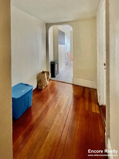 186 Naples Rd, Coolidge Corner