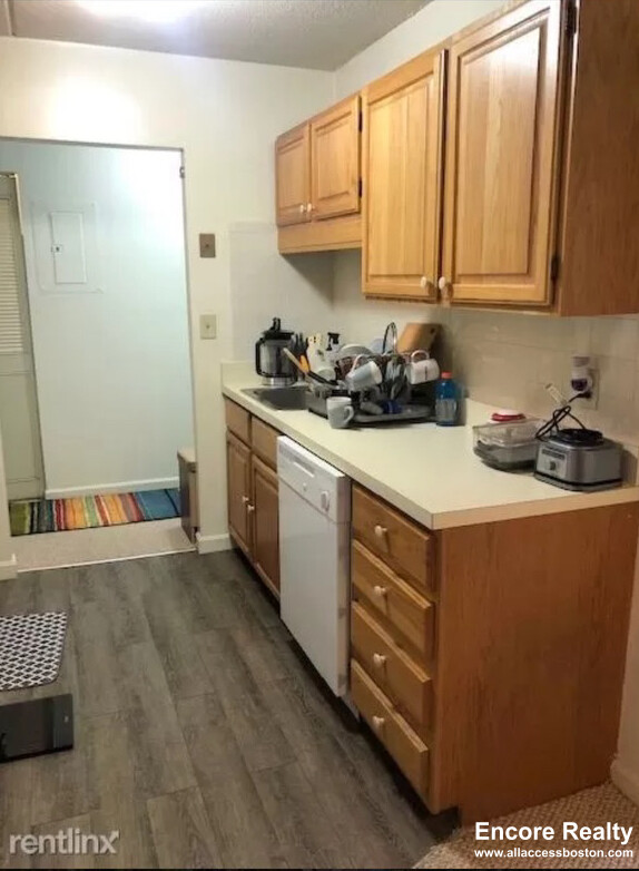 80 Gardner St, Allston