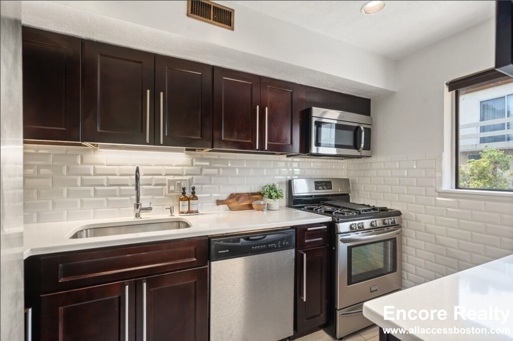 120 Beaconsfield Rd, Brookline Hills