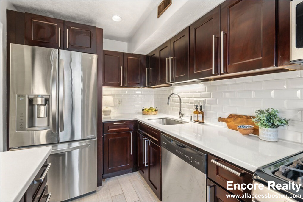 120 Beaconsfield Rd, Brookline Hills