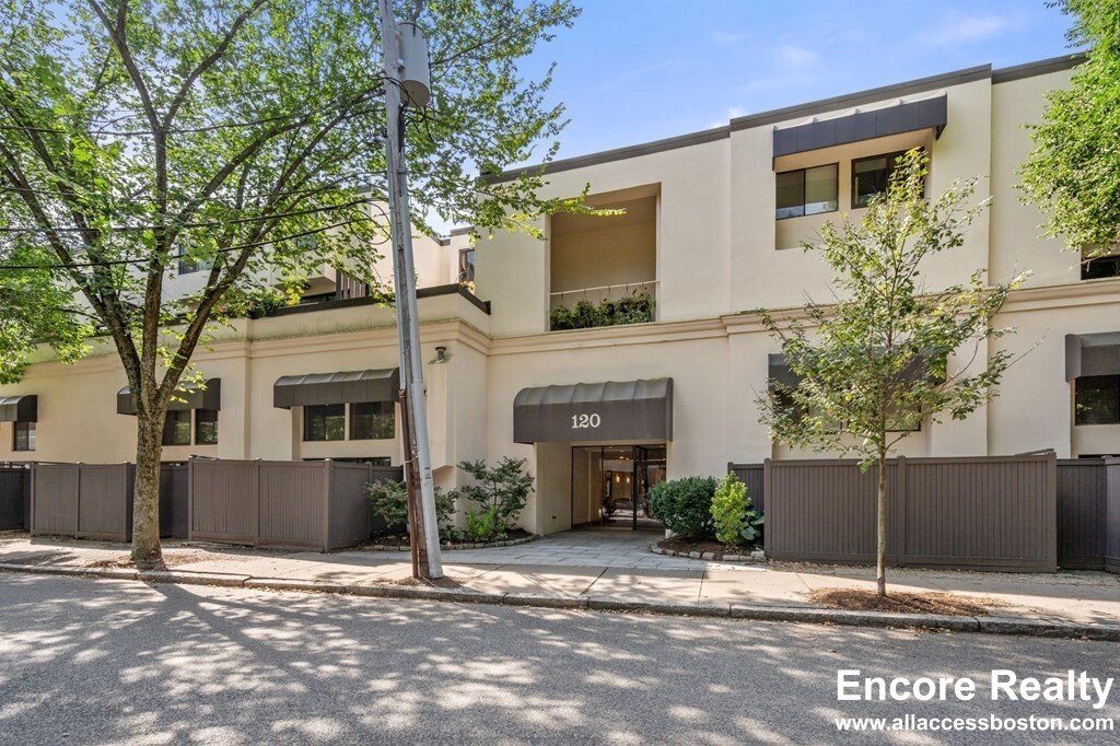 120 Beaconsfield Rd, Brookline Hills