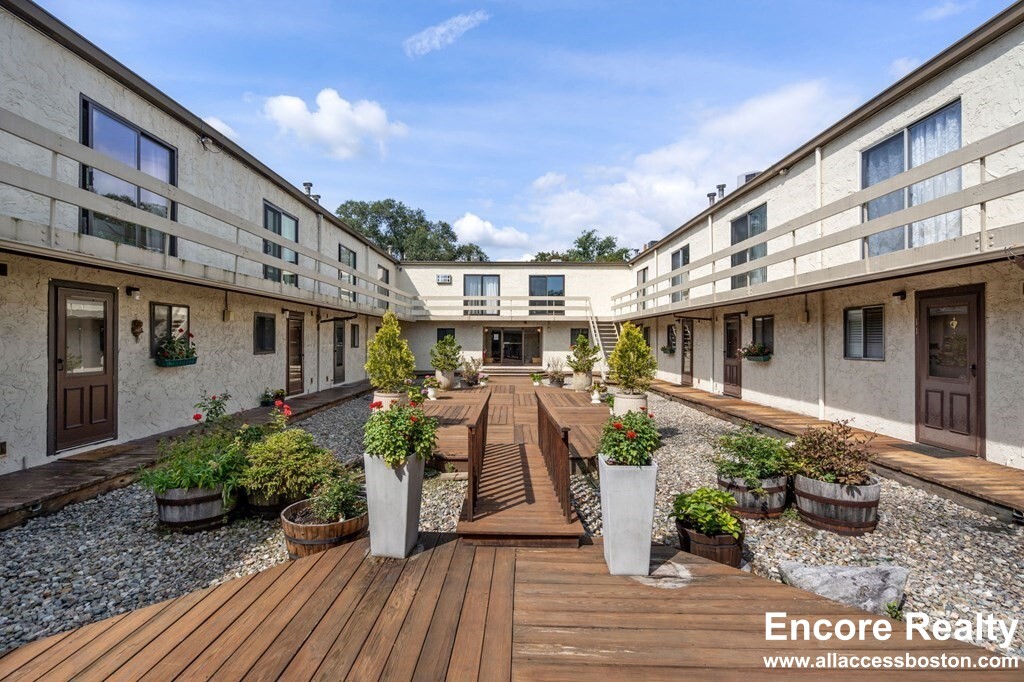 120 Beaconsfield Rd, Brookline Hills