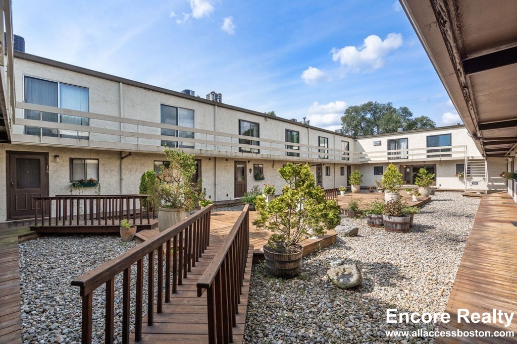 120 Beaconsfield Rd, Brookline Hills