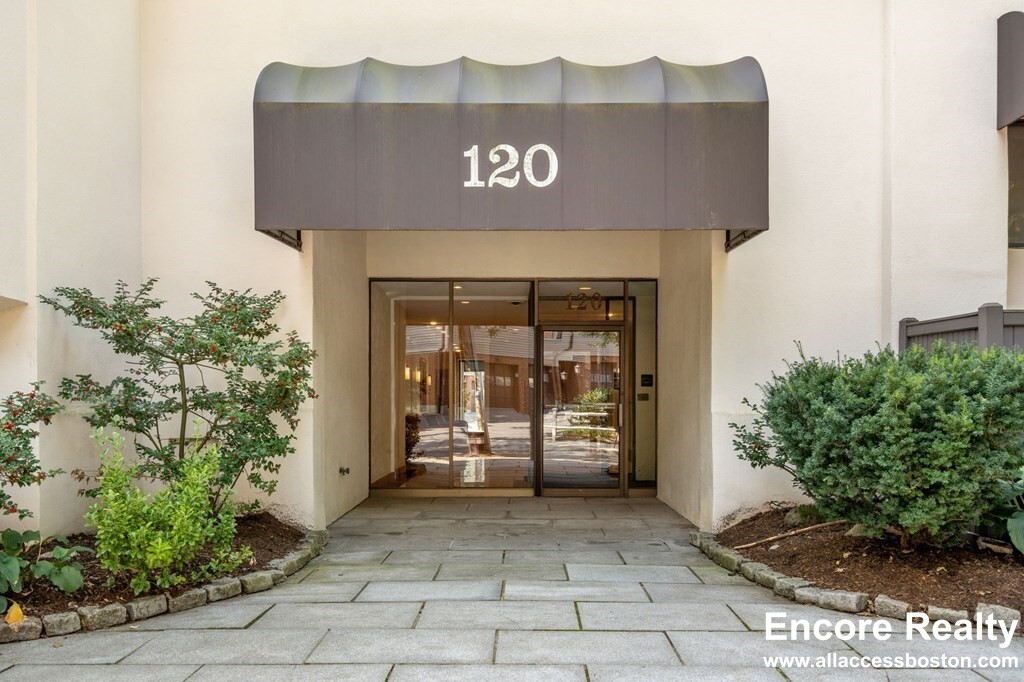 120 Beaconsfield Rd, Brookline Hills