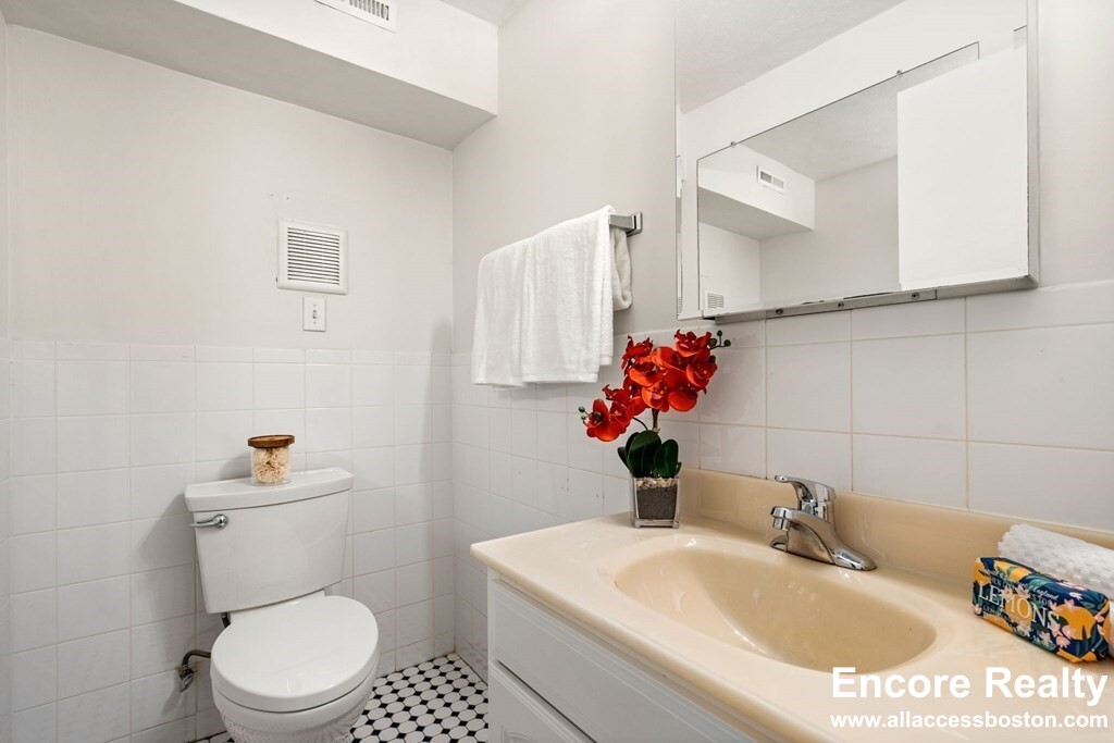 120 Beaconsfield Rd, Brookline Hills