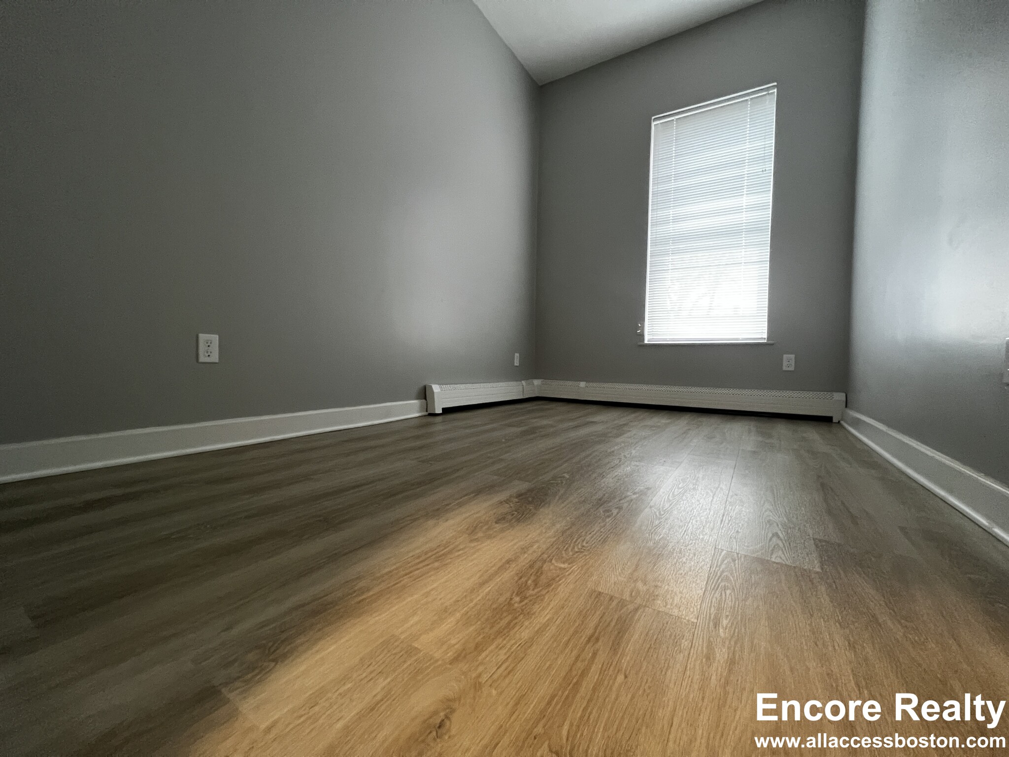 132 Warren St, Roxbury