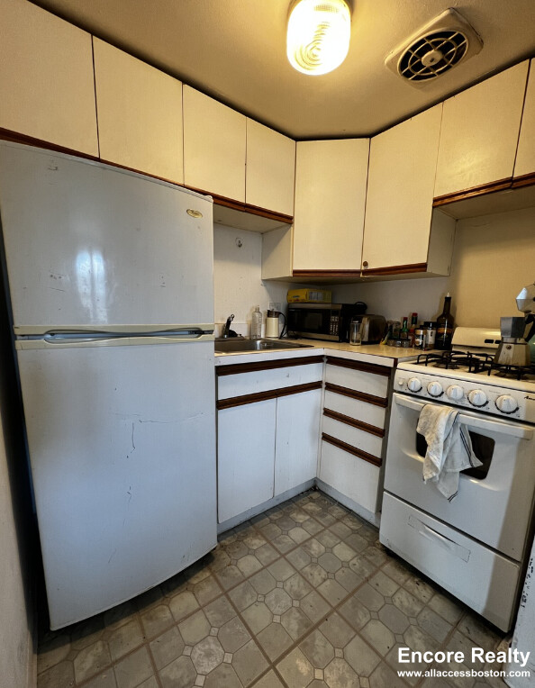 153 Brighton Ave, Allston