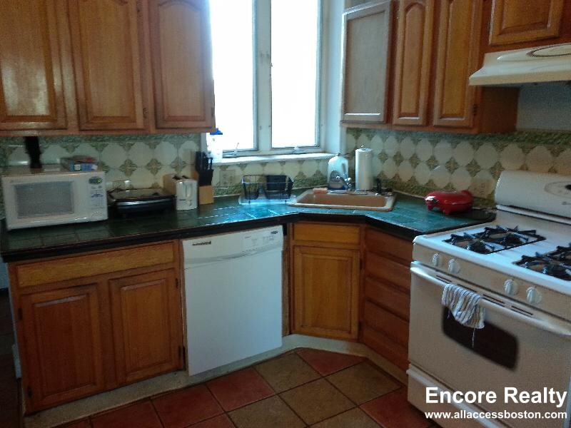 526 Harvard St, North Brookline