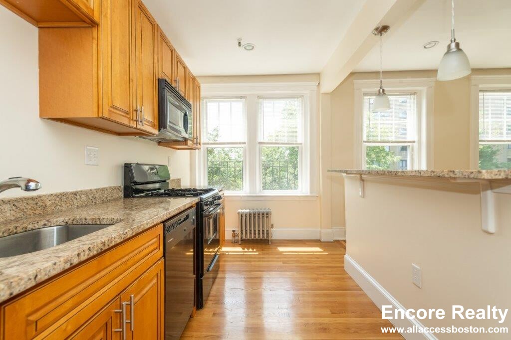 286 Chestnut Hill Ave, Brighton