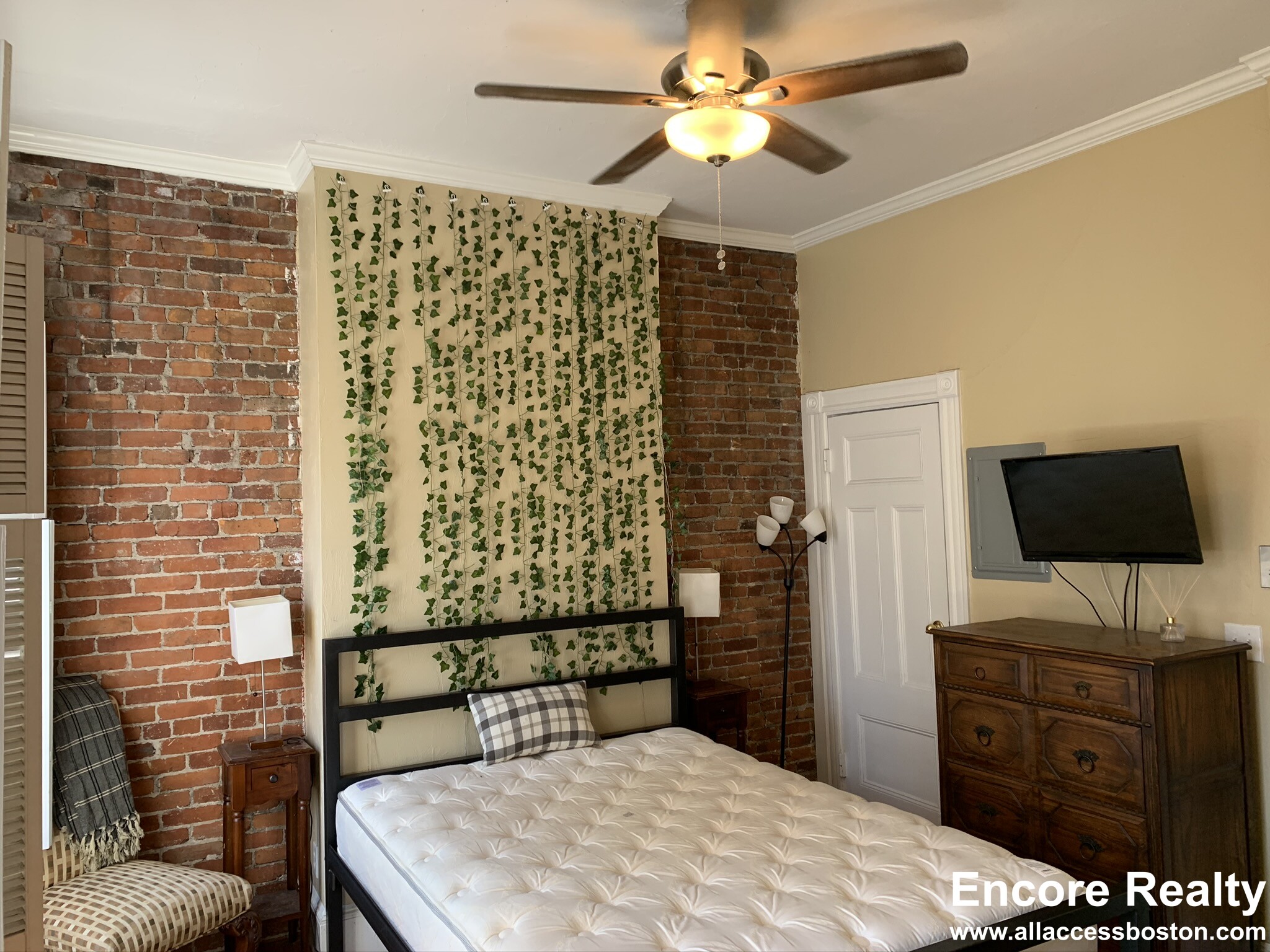 48 Hereford St, Back Bay