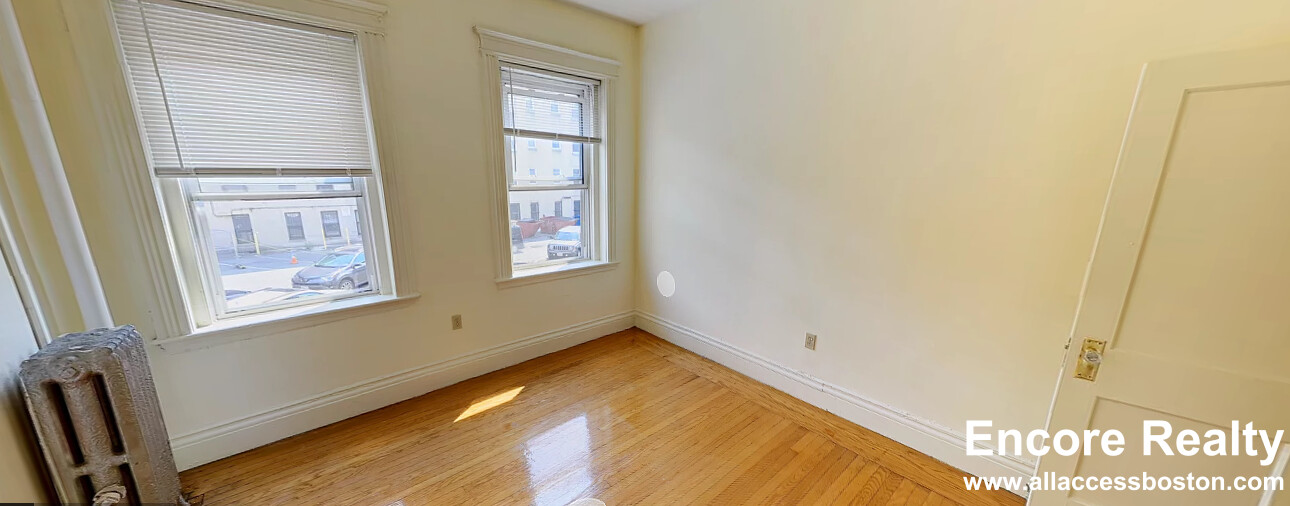 28 Queensberry St, Fenway