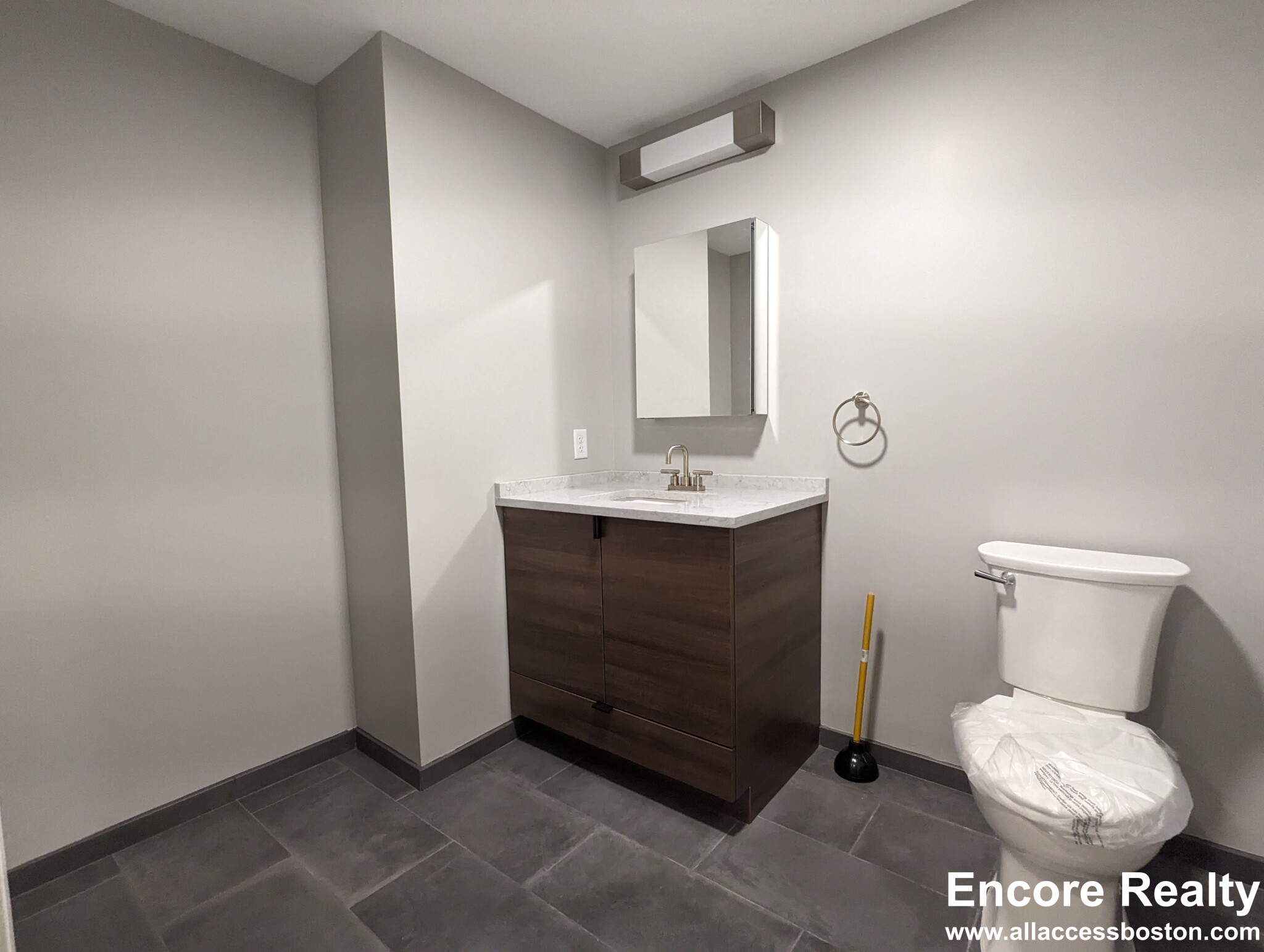 100 Hemenway St, Fenway