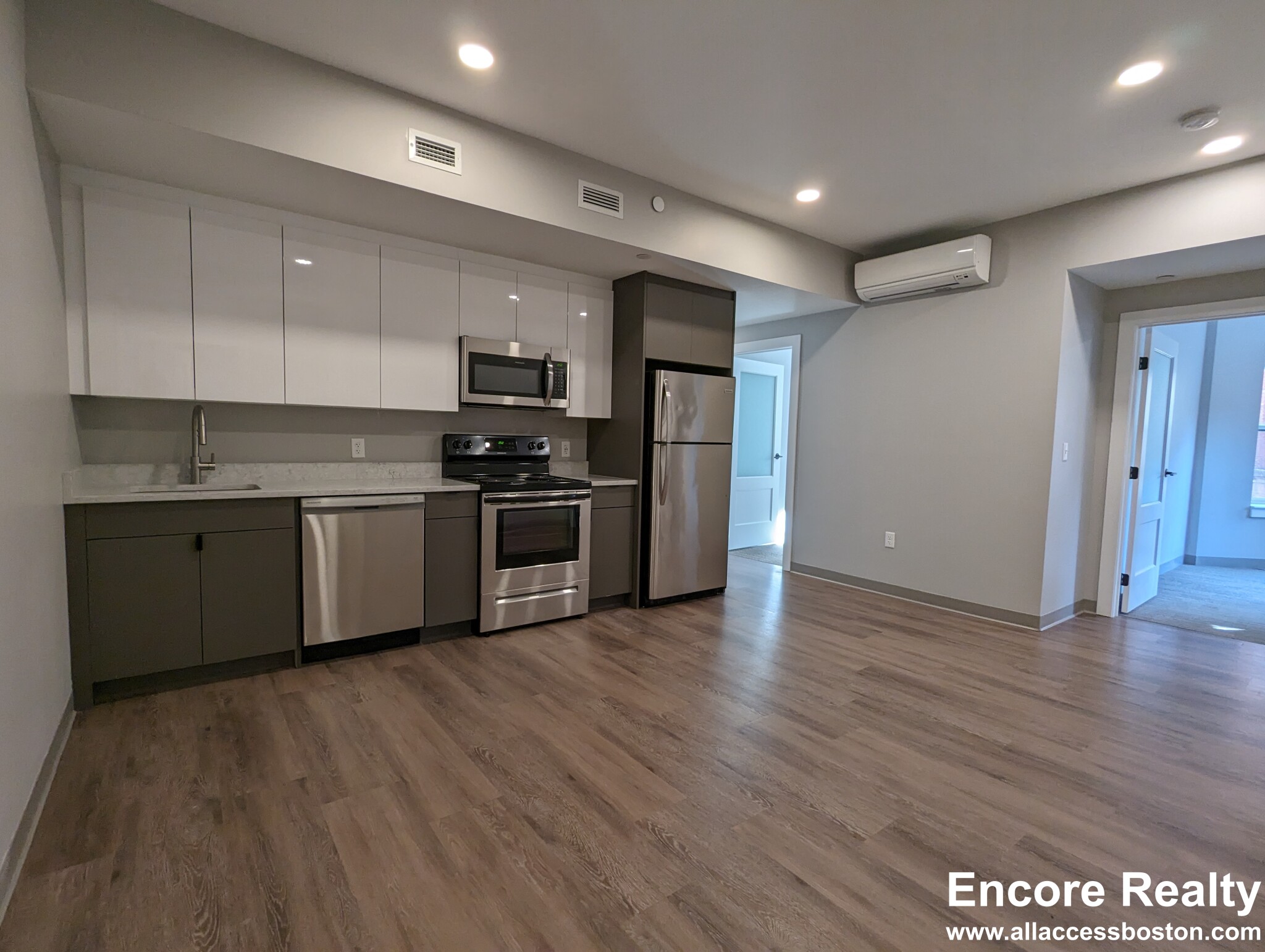 100 Hemenway St, Fenway