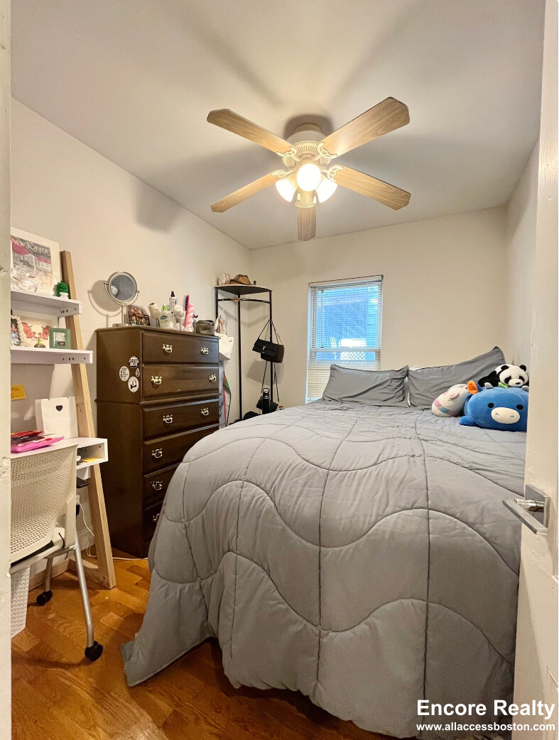 13 Carpenter St, South Boston