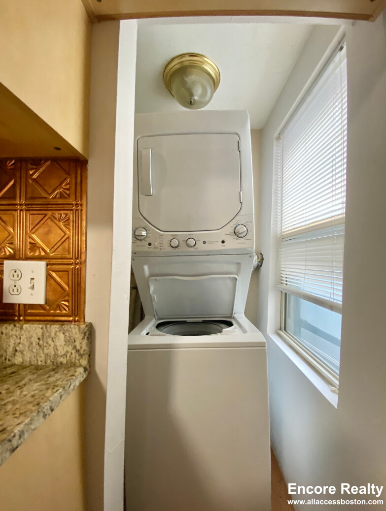 13 Carpenter St, South Boston