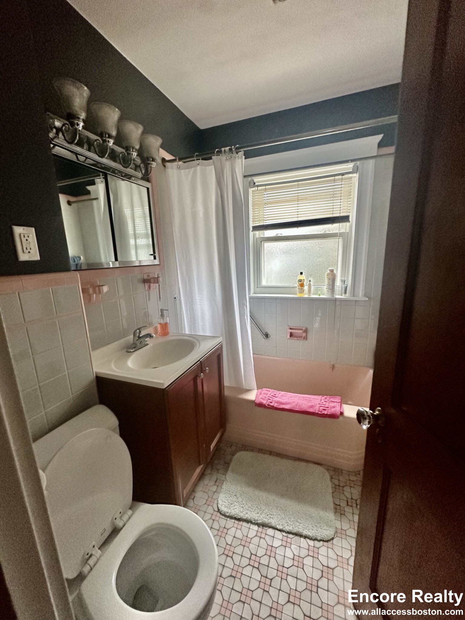 23 Curtis St, Medford