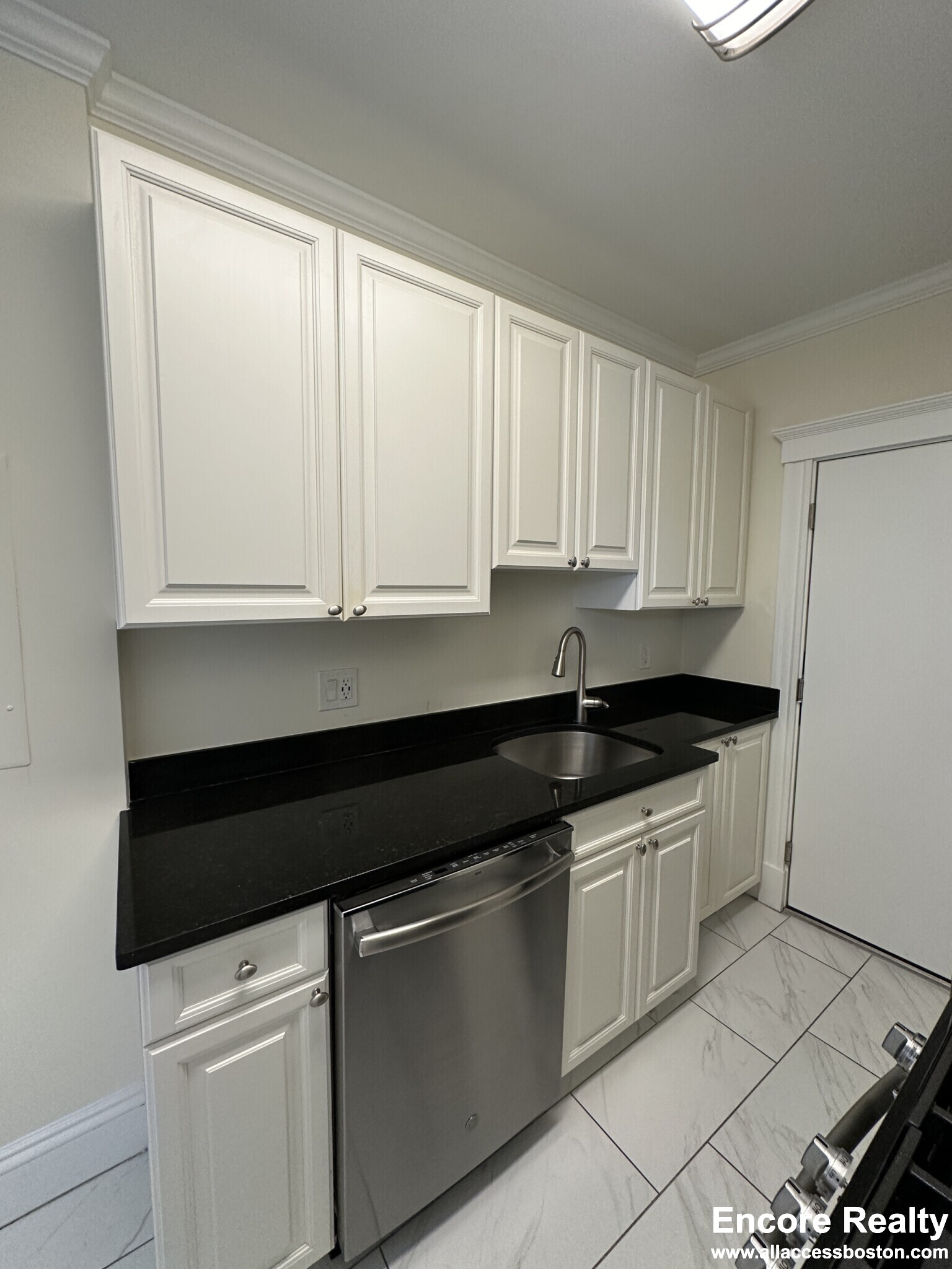 24 Chauncy St, Neighborhood Nine