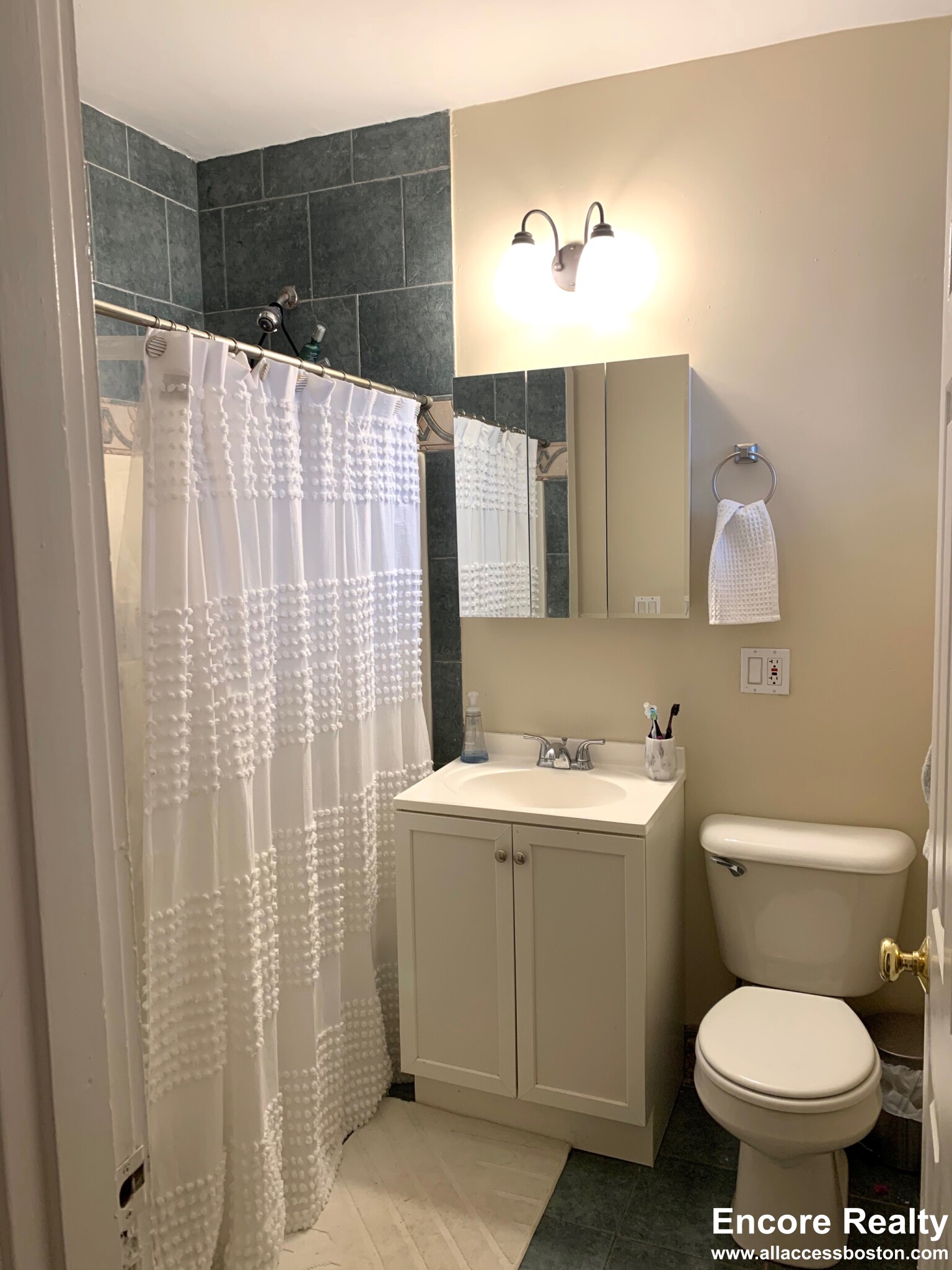 33 Highgate St, Allston