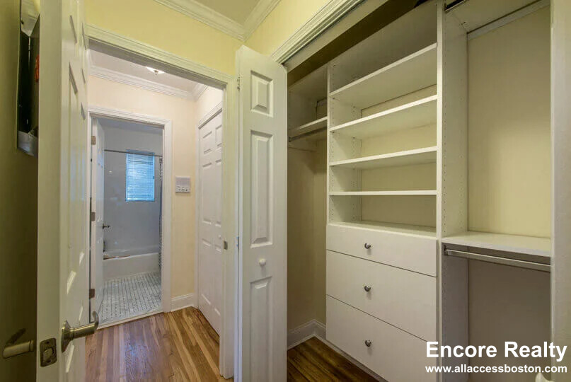 70 Saint Paul St, Coolidge Corner