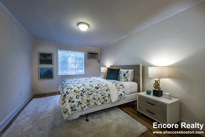 70 Saint Paul St, Coolidge Corner