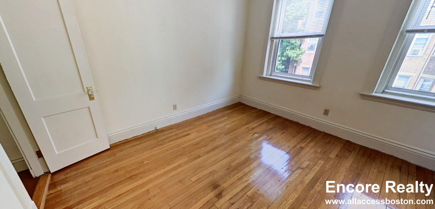 107 Queensberry St, Fenway