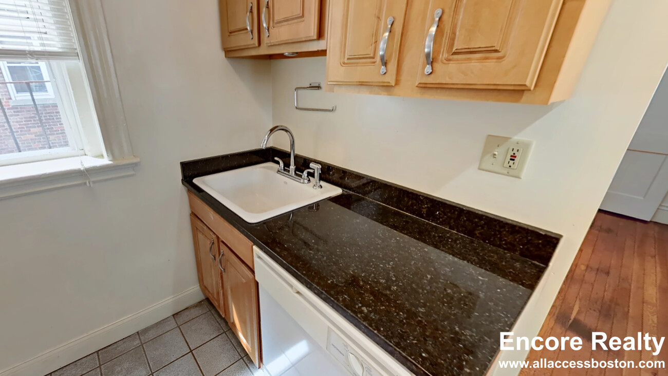 107 Queensberry St, Fenway