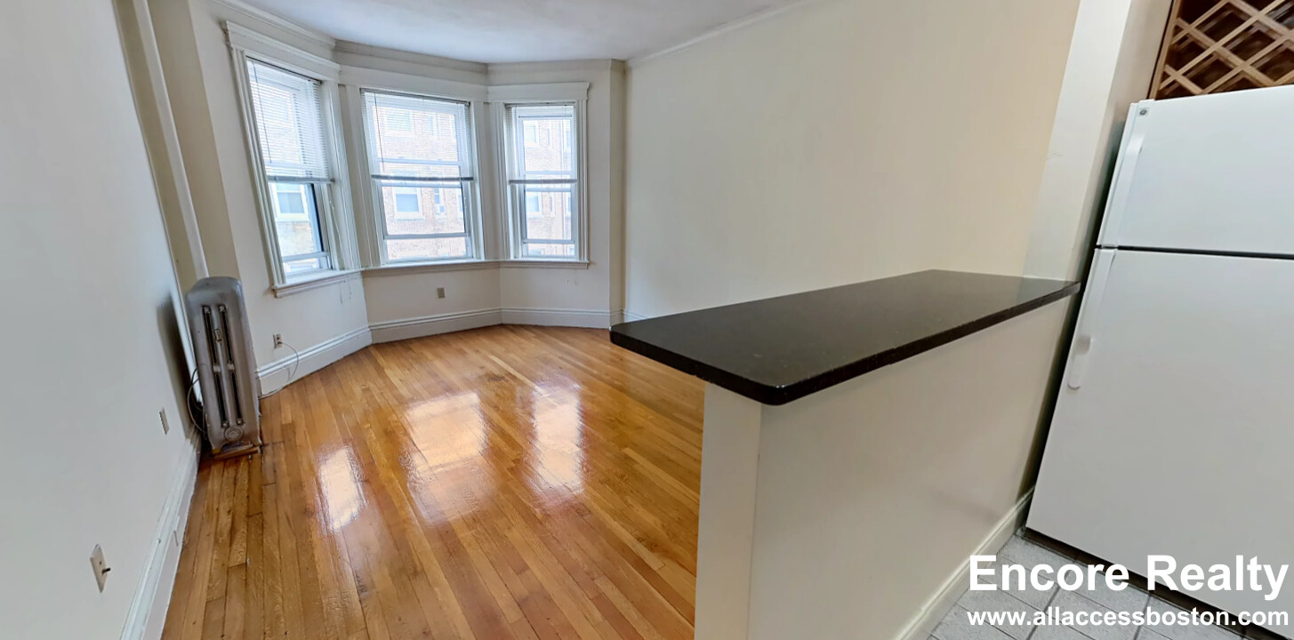 107 Queensberry St, Fenway