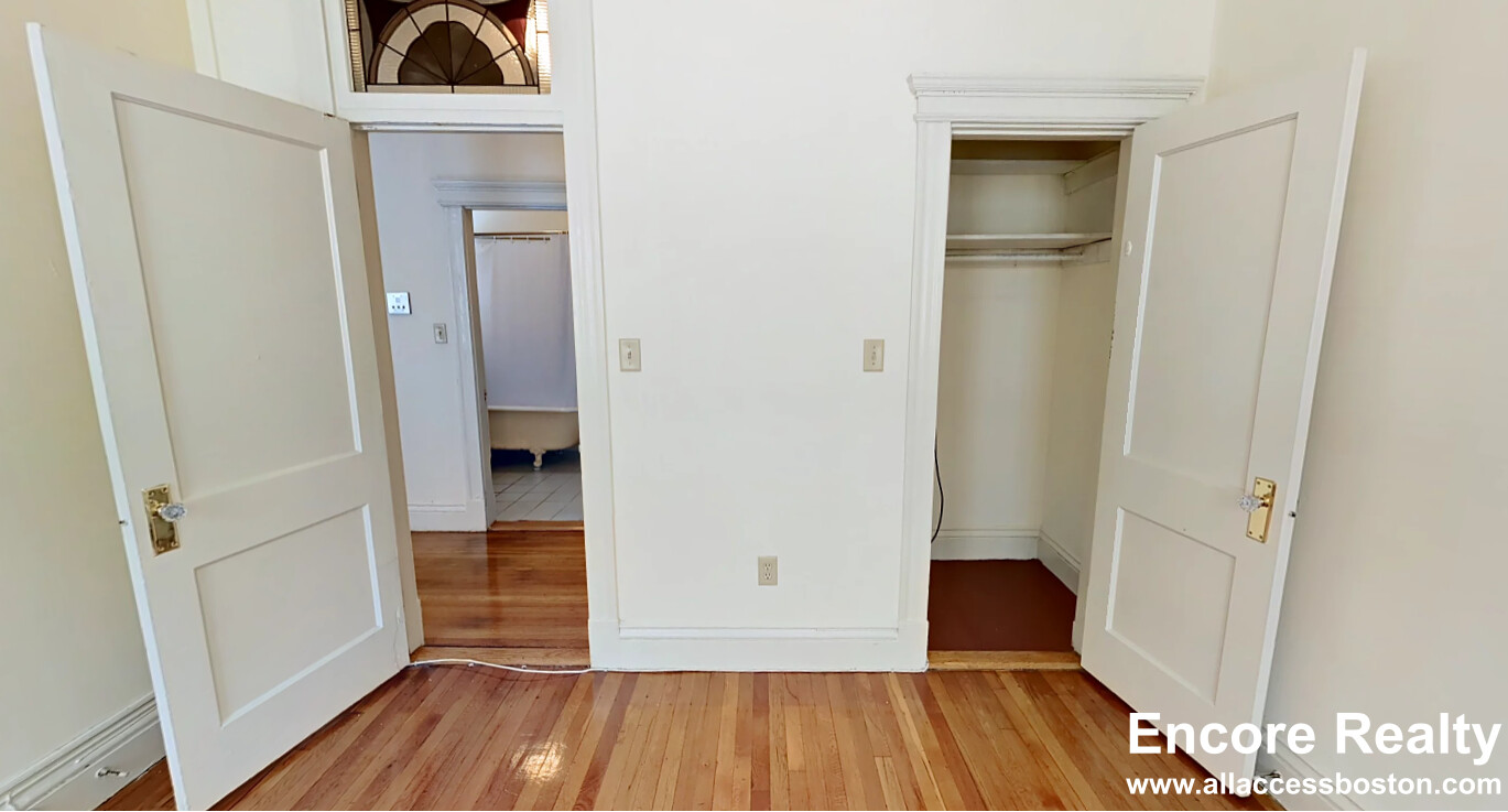 107 Queensberry St, Fenway