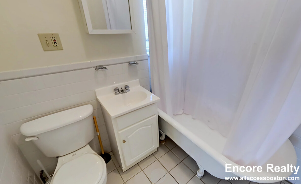 107 Queensberry St, Fenway