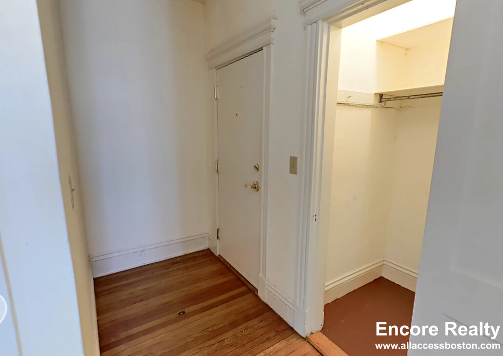 107 Queensberry St, Fenway