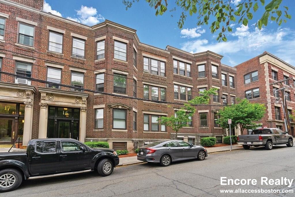 11 Stearns Rd, Coolidge Corner