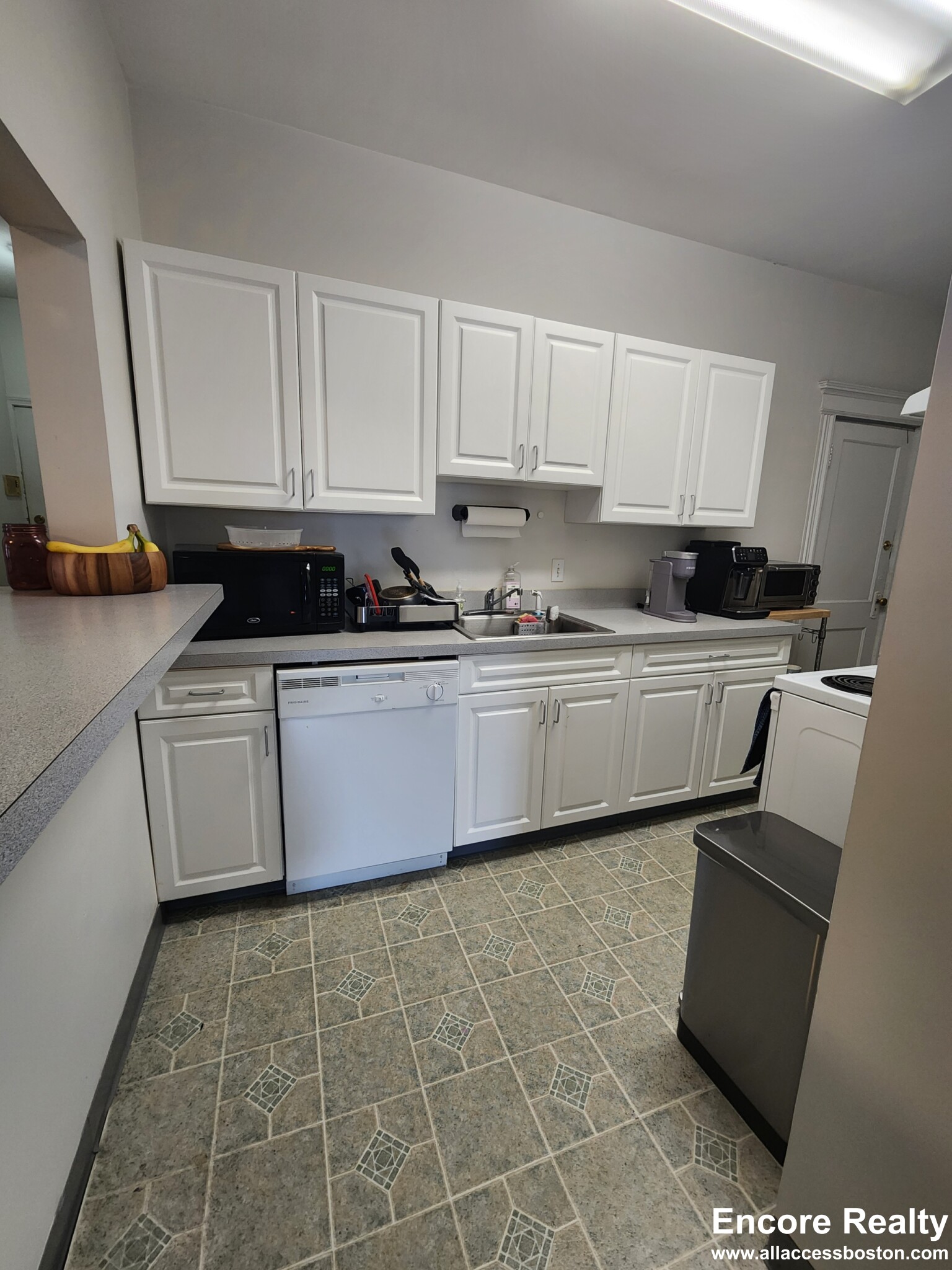 11 Stearns Rd, Coolidge Corner