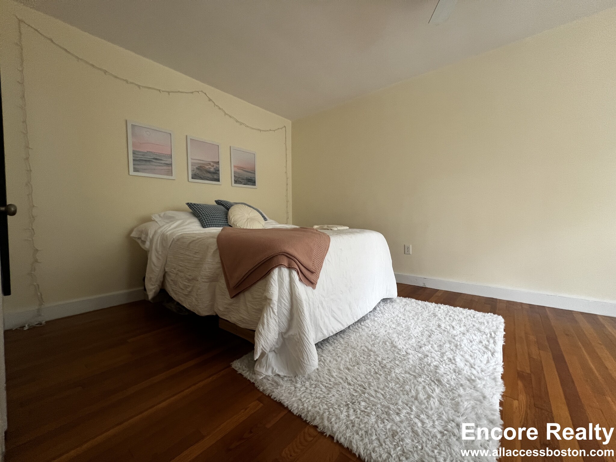 24 Fairbanks St, Brookline