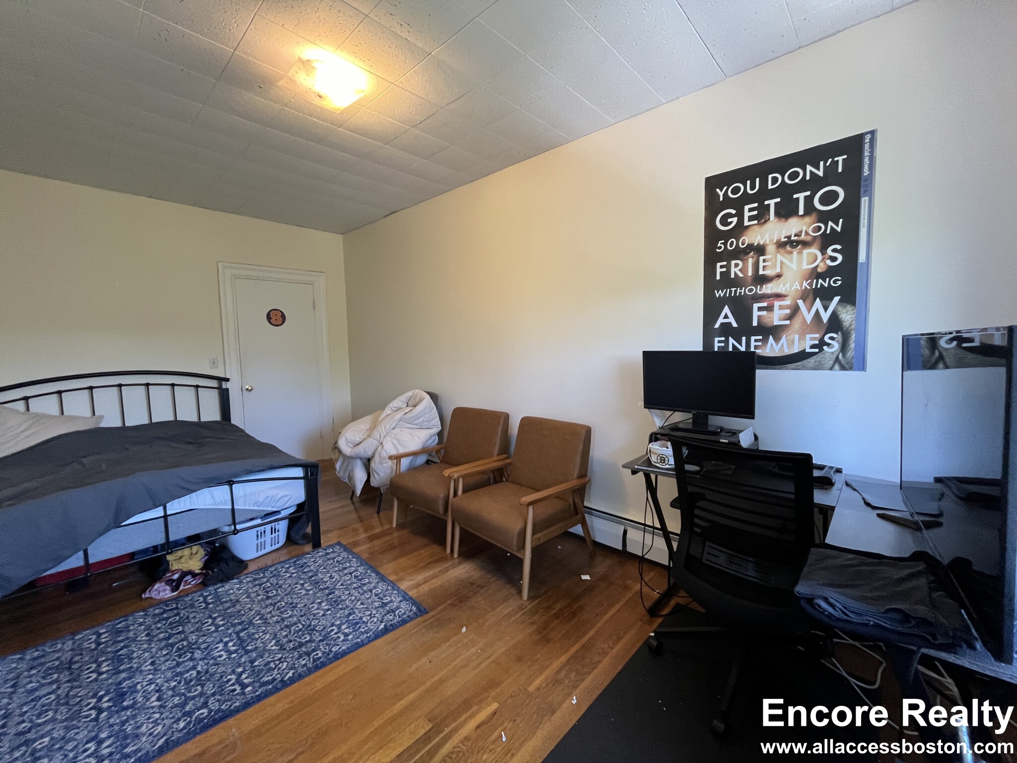 1063 Beacon St, Longwood