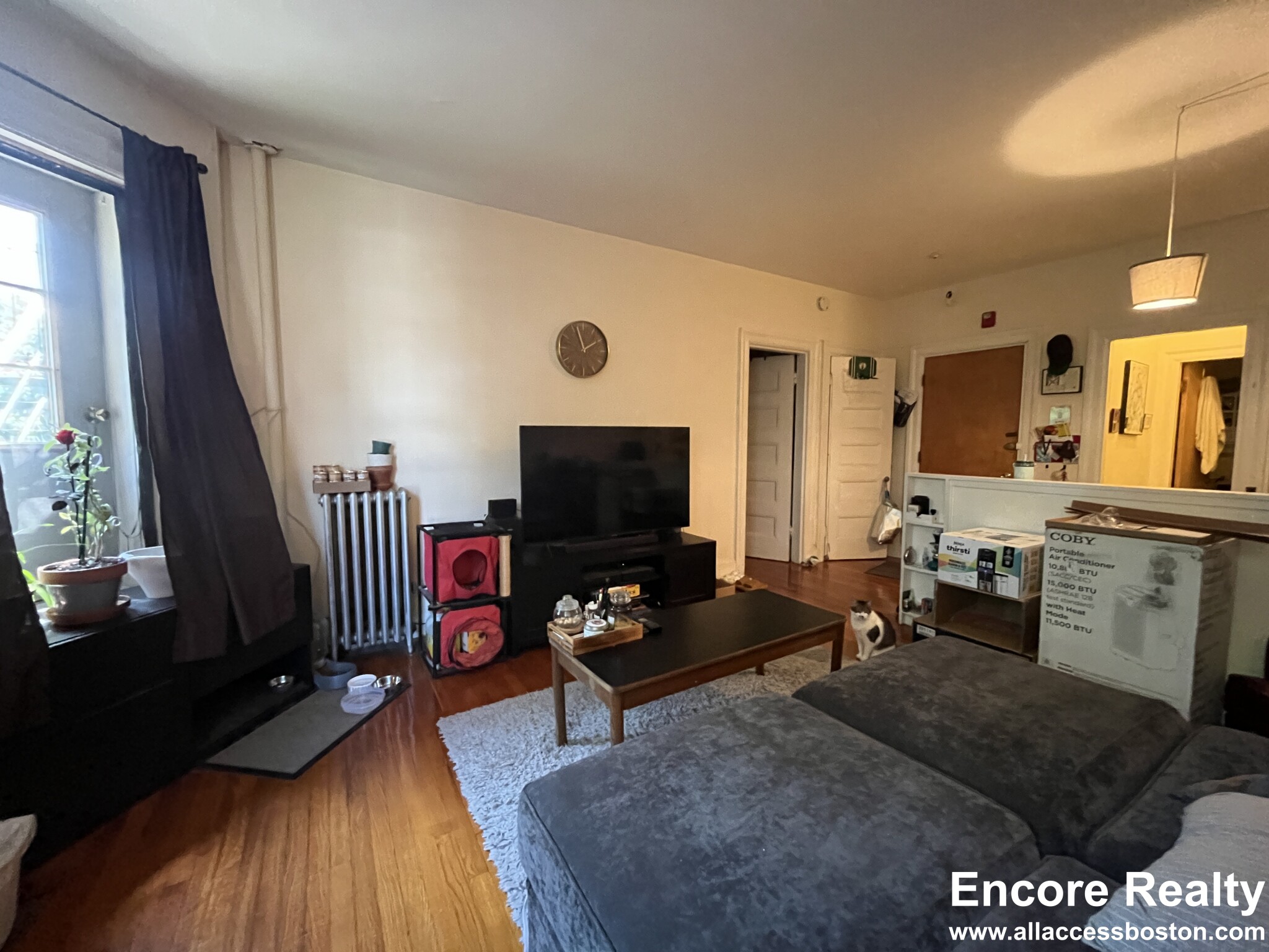 1071 Beacon St, Longwood