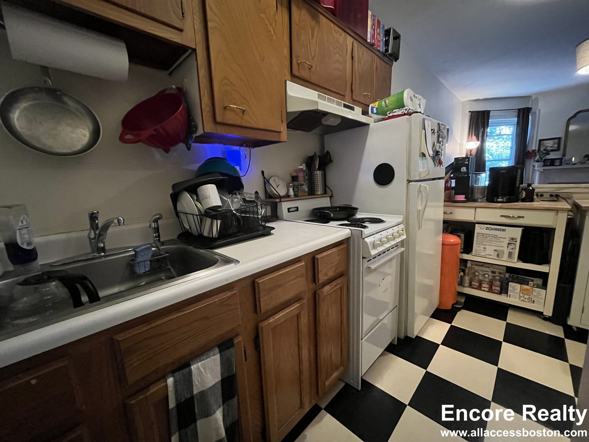 1071 Beacon St, Longwood