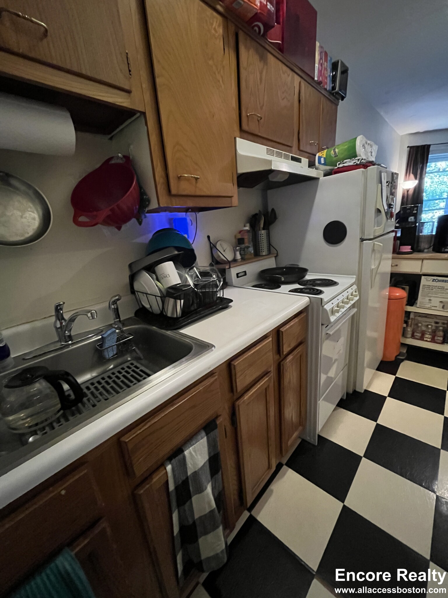 1071 Beacon St, Longwood