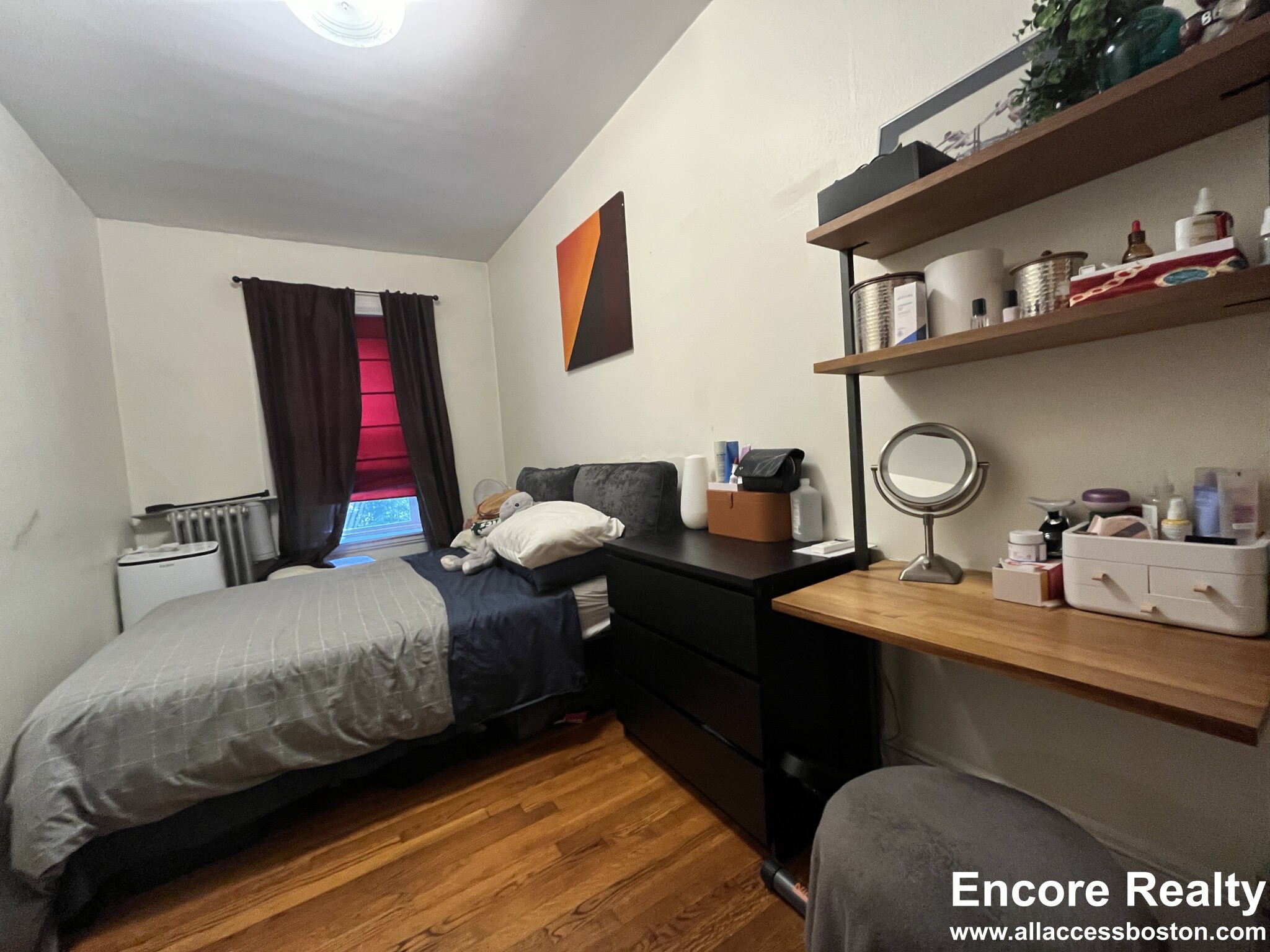 1071 Beacon St, Longwood