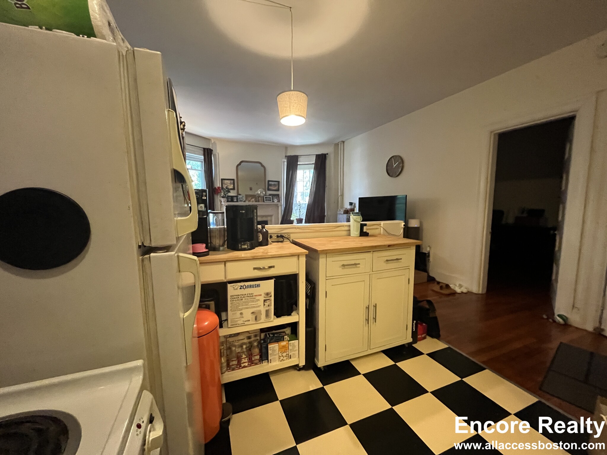 1071 Beacon St, Longwood