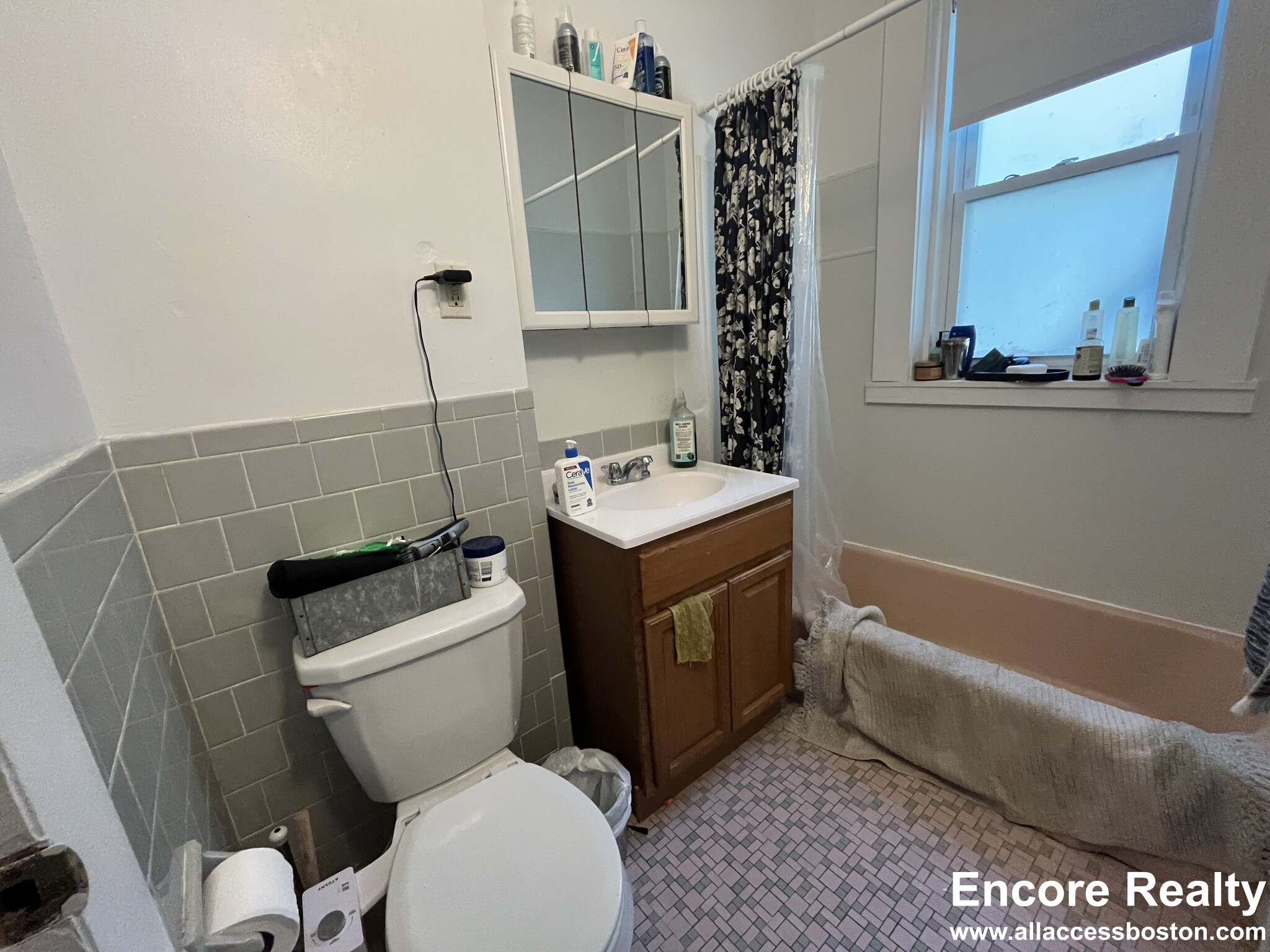 33 Lancaster Ter, Corey Hill