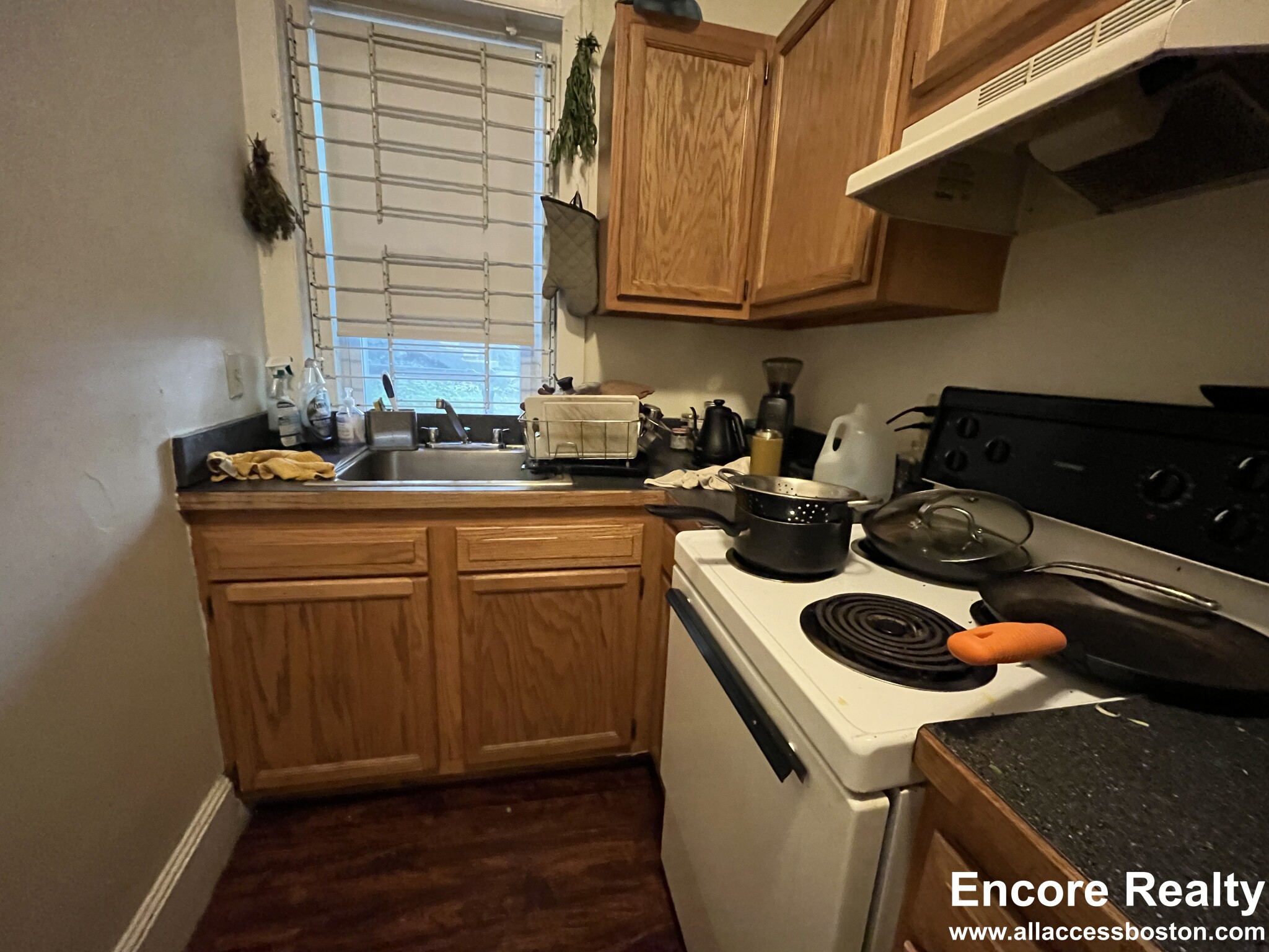 33 Lancaster Ter, Corey Hill