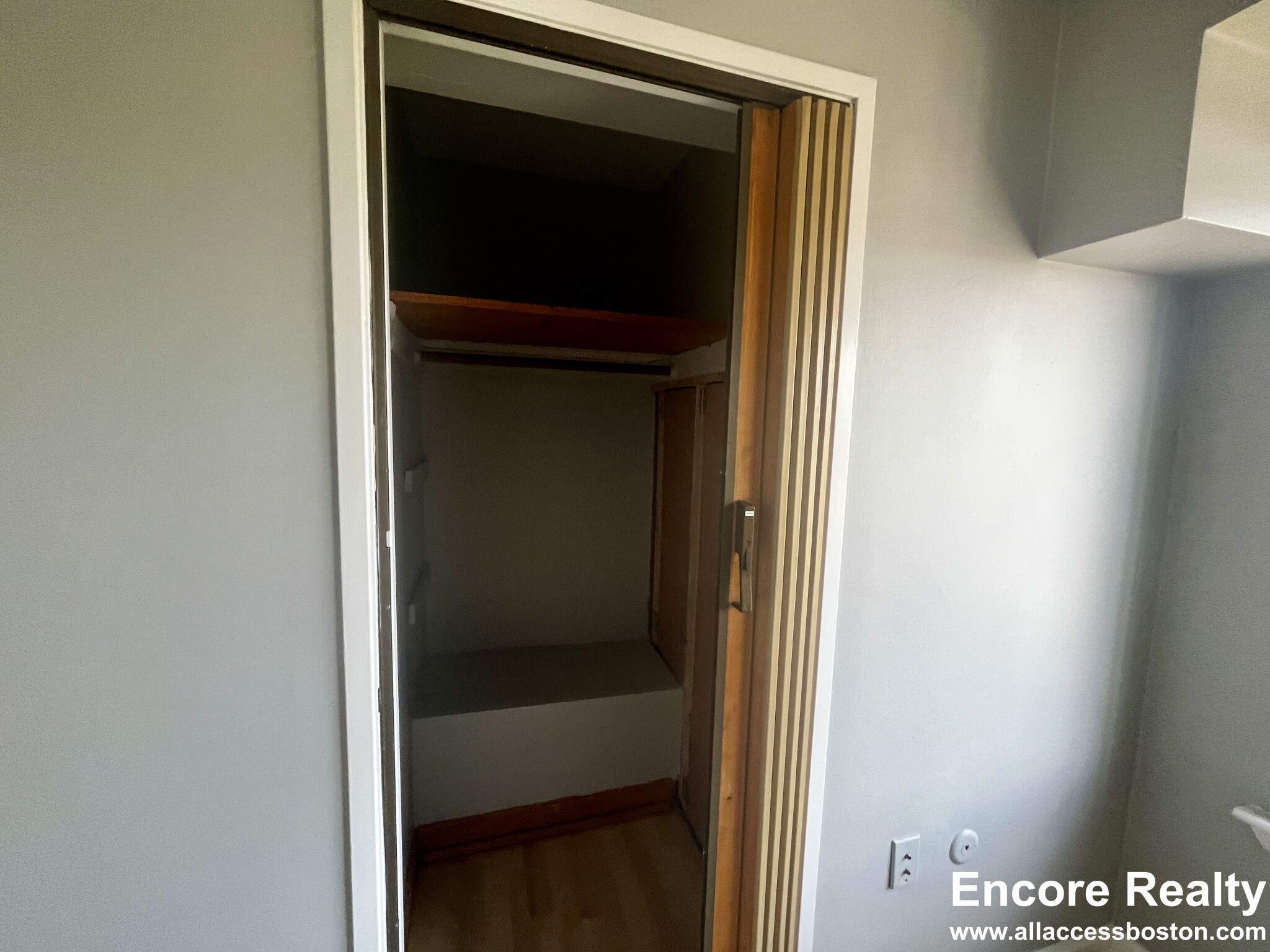 1243 Beacon St, Coolidge Corner