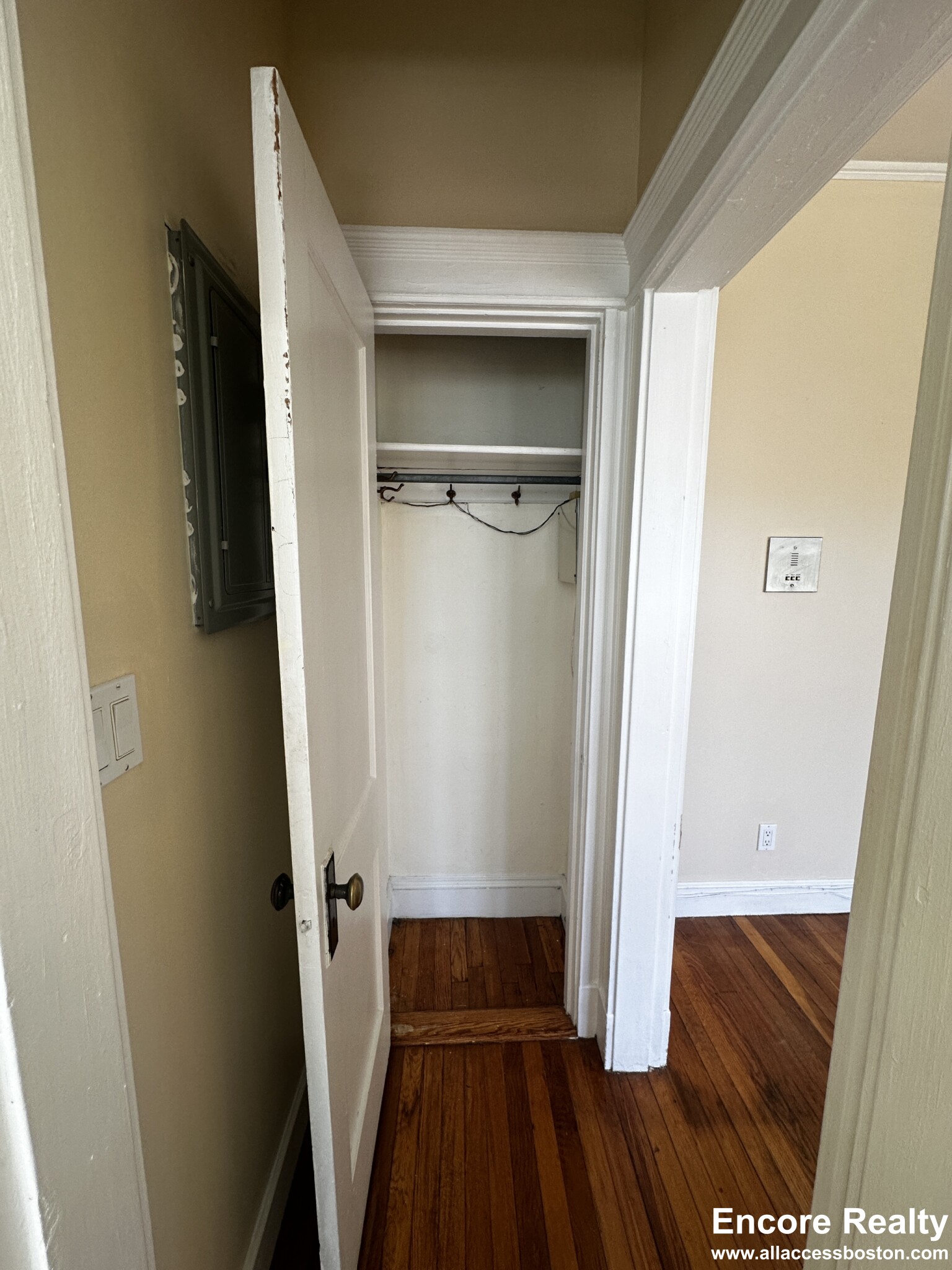 1637 Commonwealth Ave, Brighton