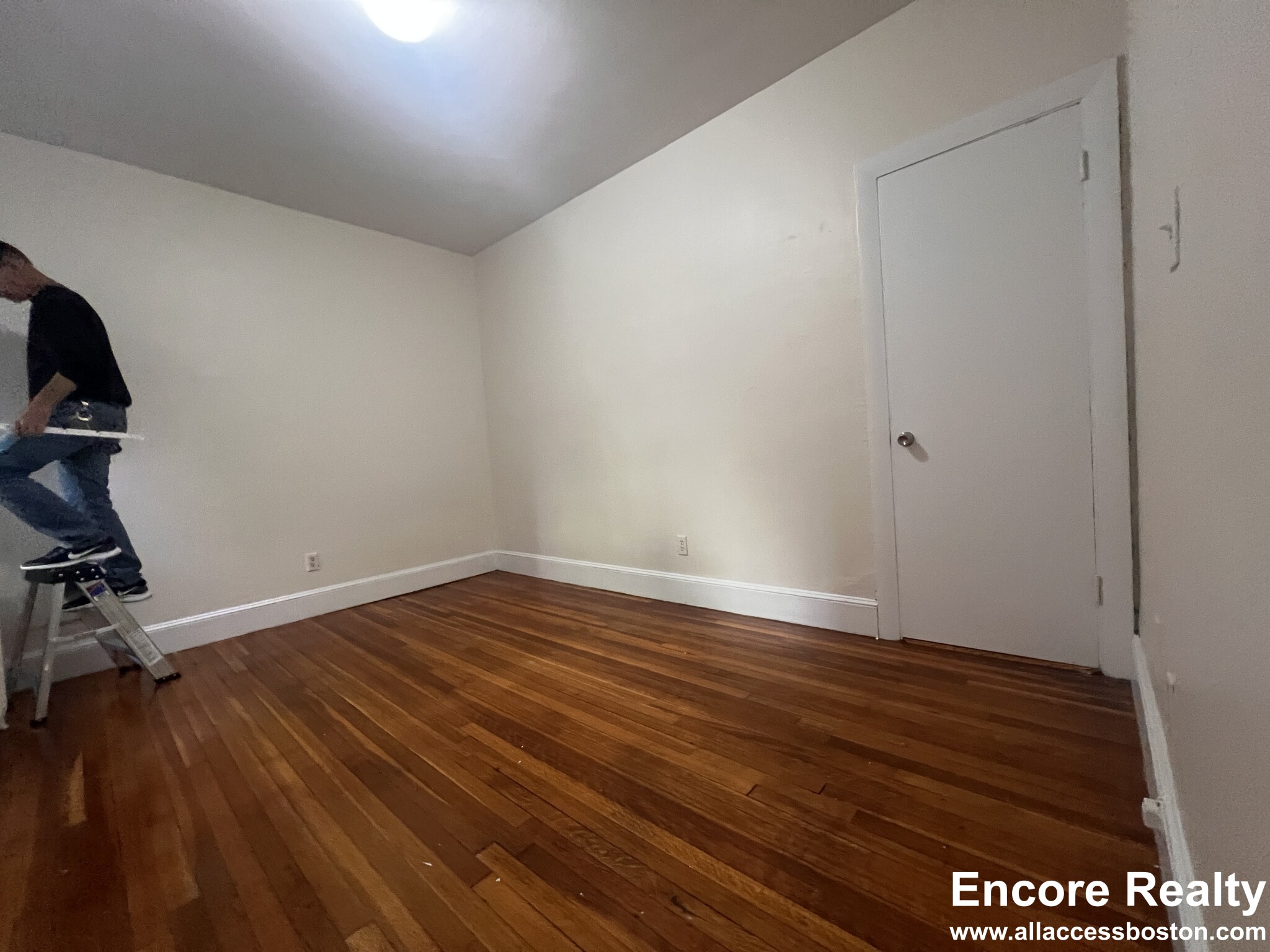 33 Lancaster Ter, Corey Hill