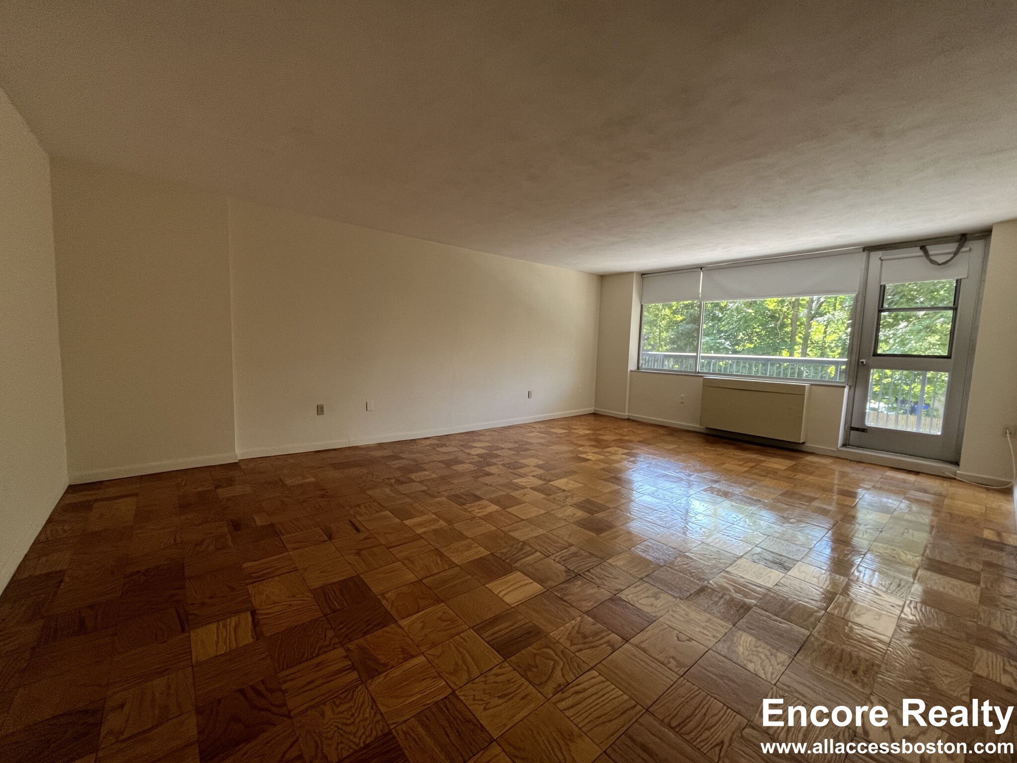 101 Monmouth St, Longwood