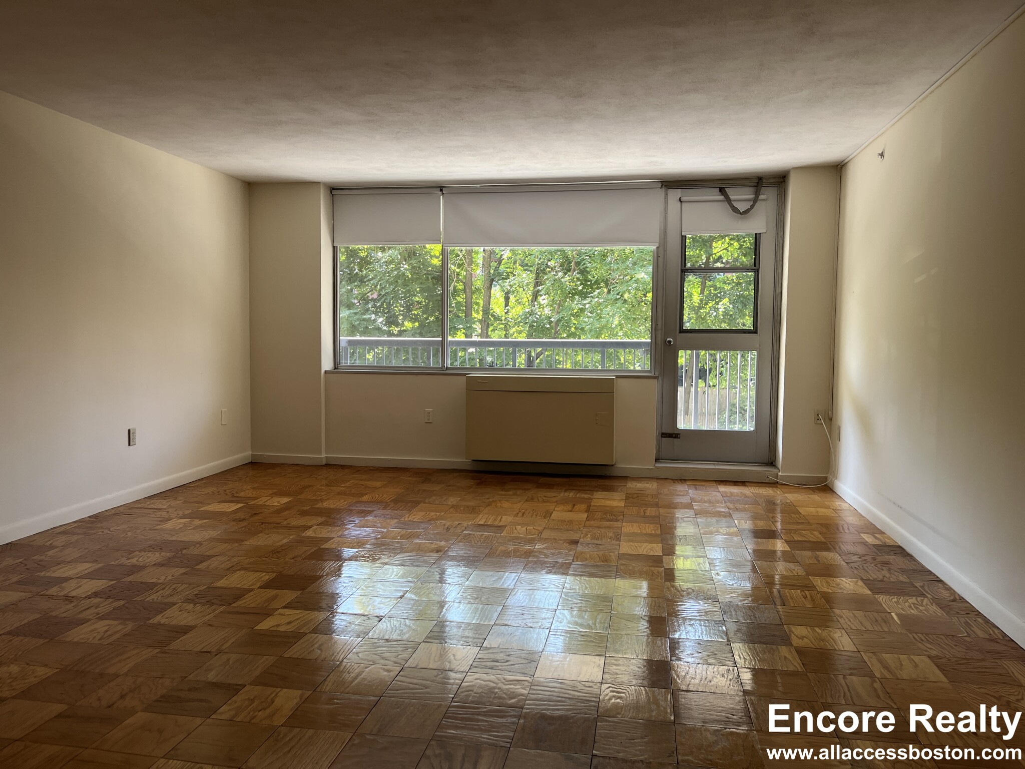 101 Monmouth St, Longwood