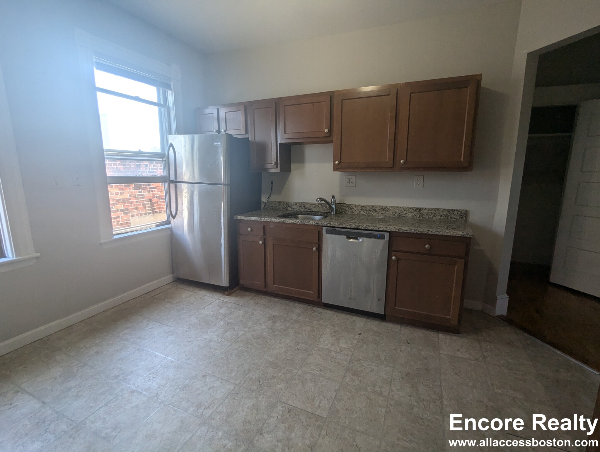 10 Pleasant St, Riverside