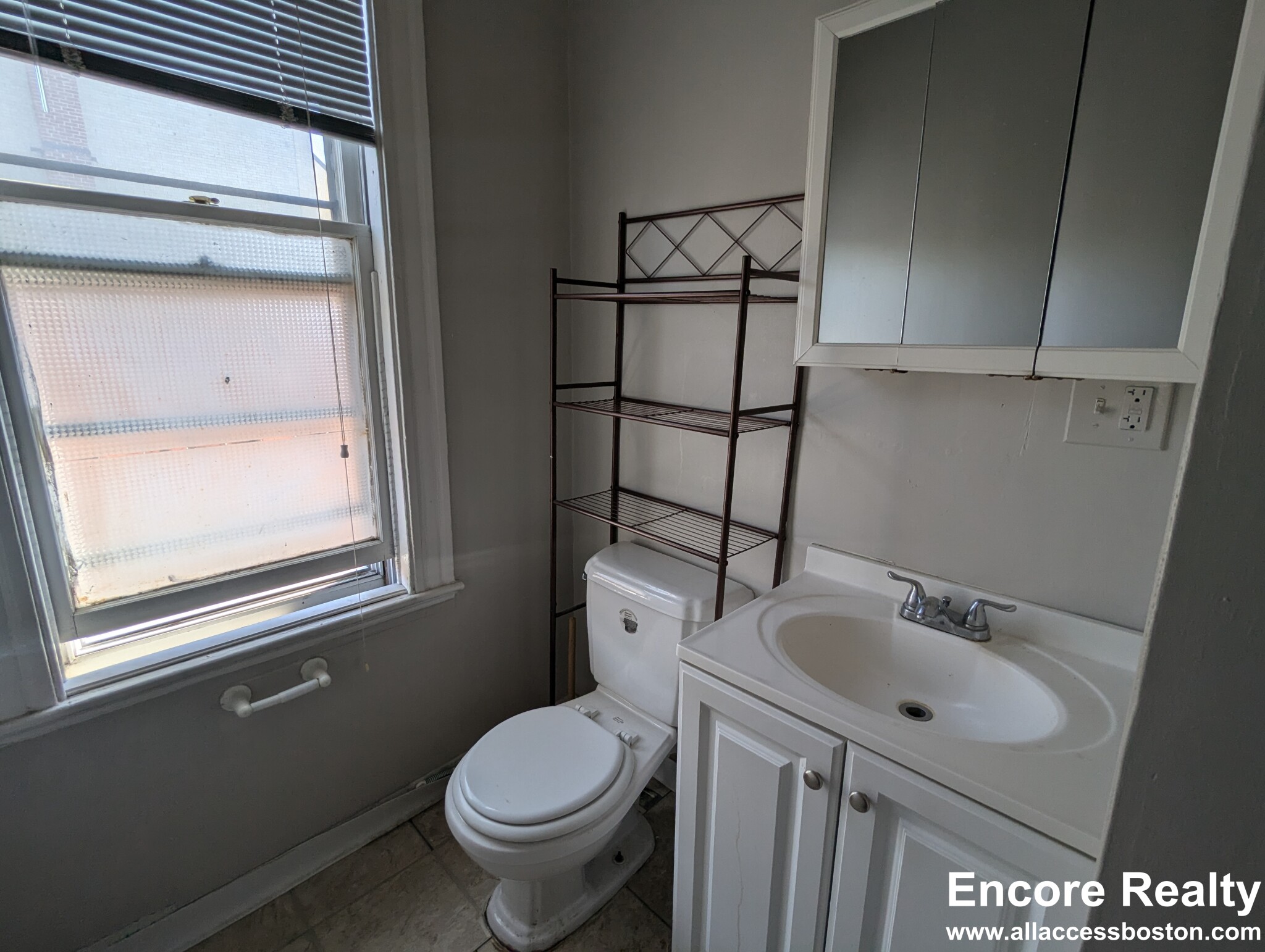 10 Pleasant St, Riverside