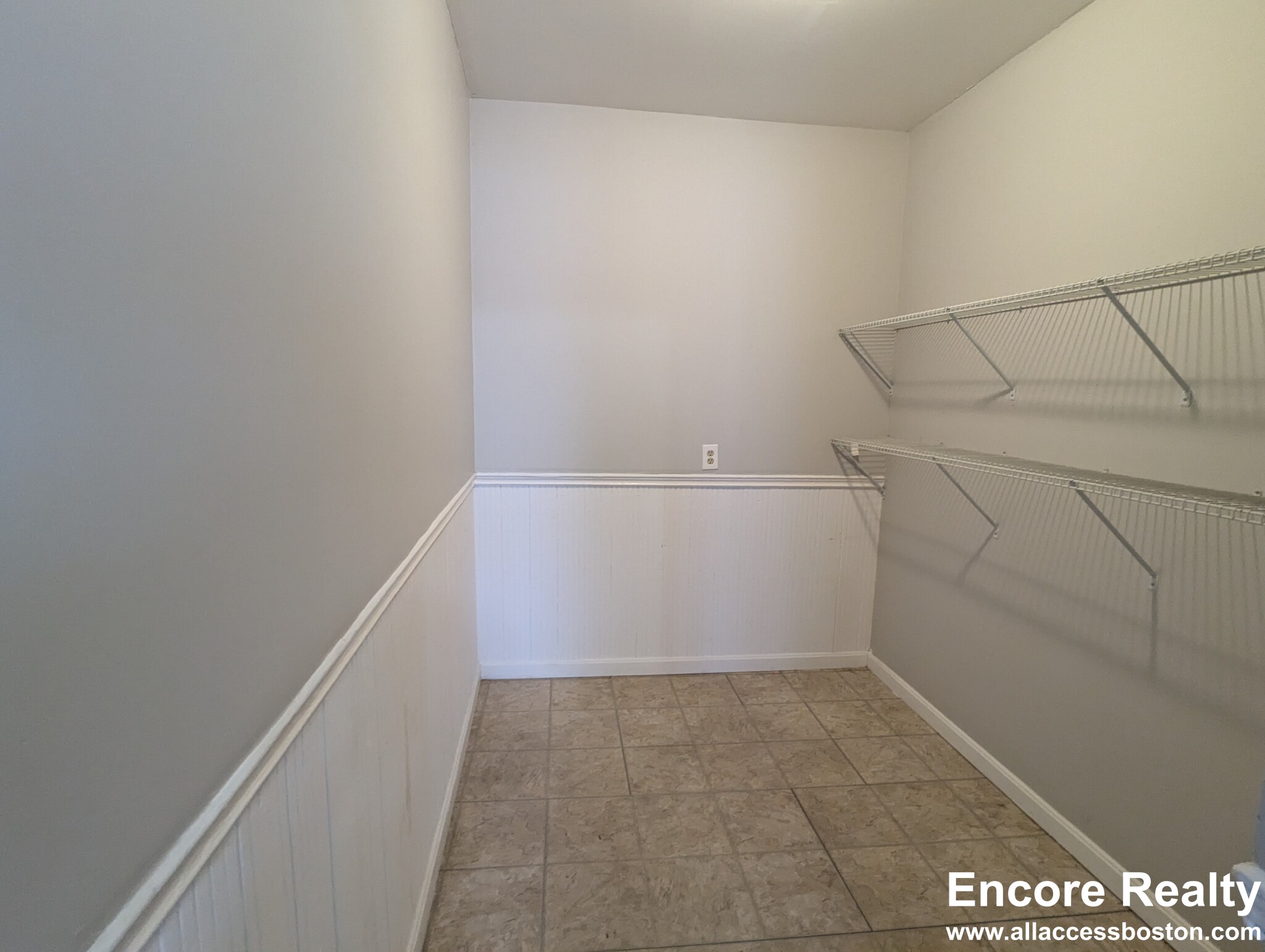 10 Pleasant St, Riverside