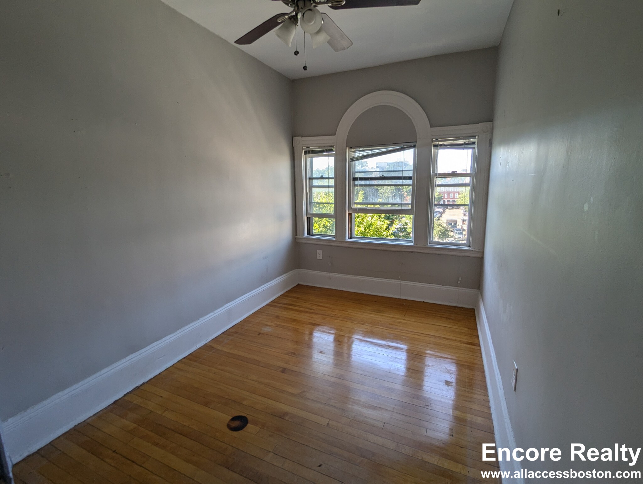 10 Pleasant St, Riverside